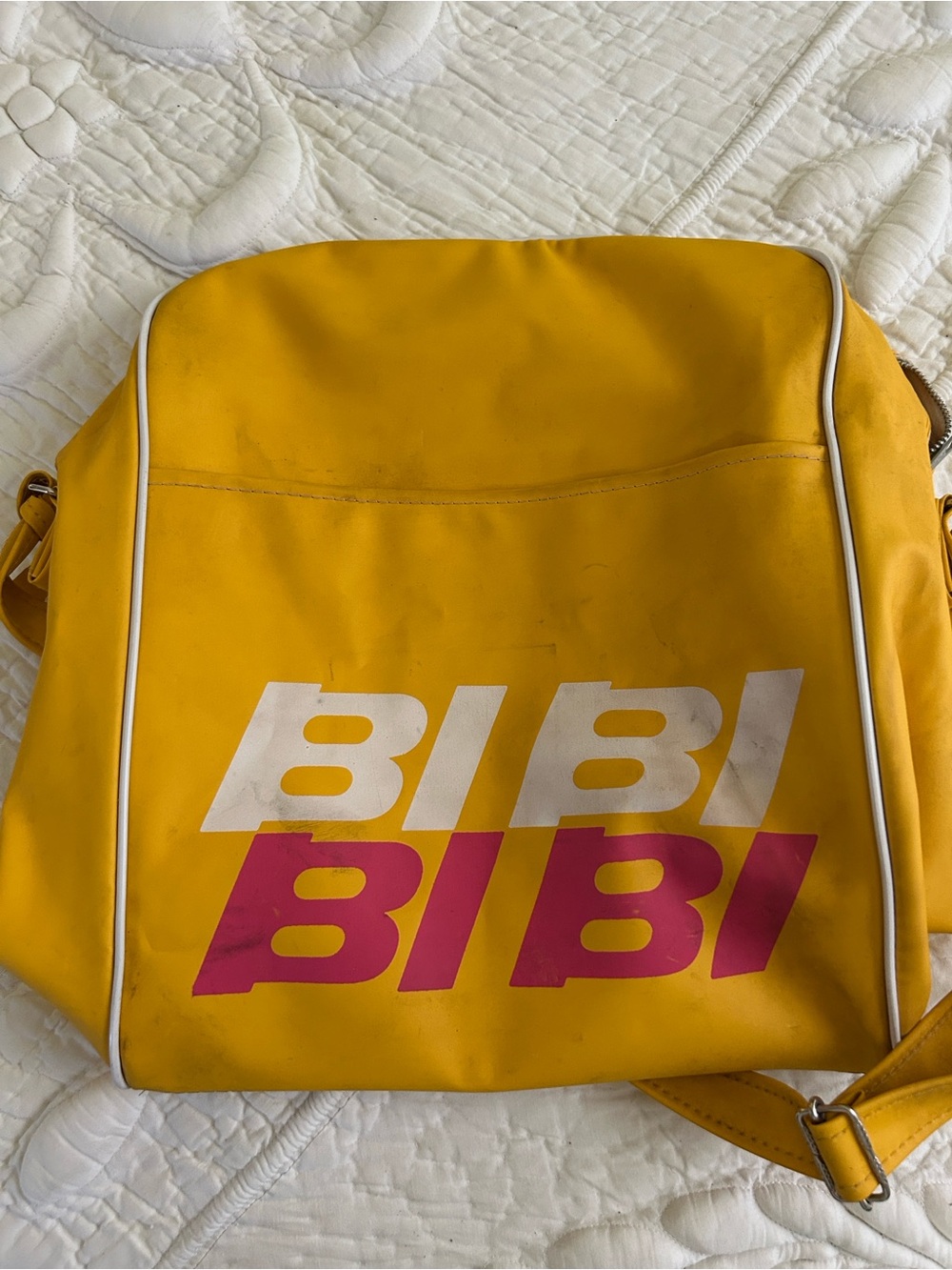Vintage Braniff intl flight bag before 1982.